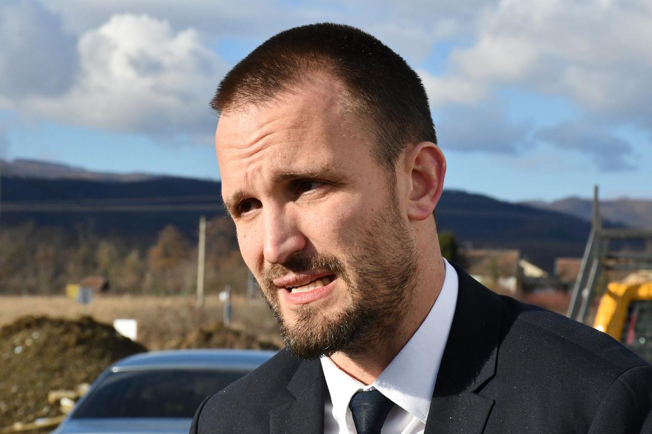 Cernik: Ministar Šime Erlić obišao gradilište novog poljoprivredno-poduzetničkog inkubatora