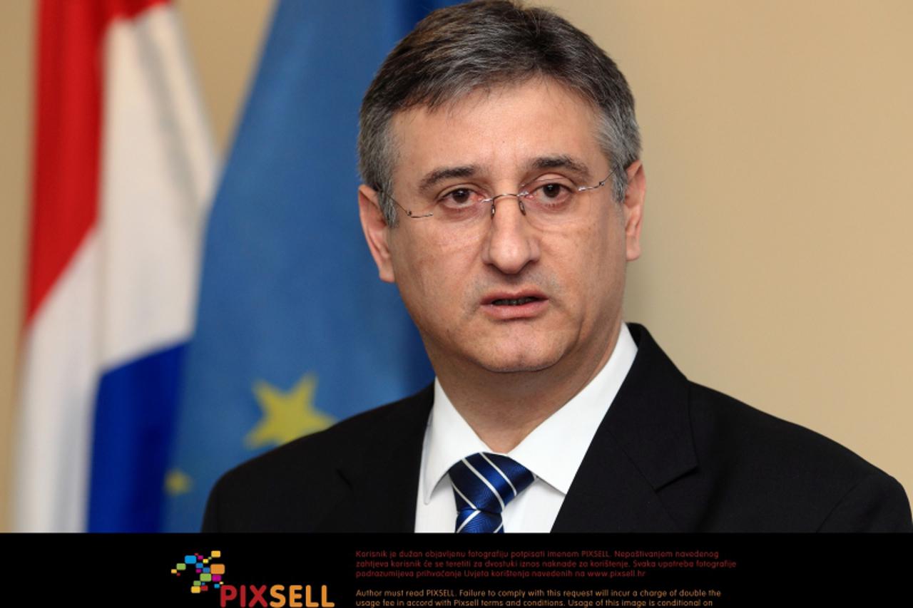 '03.02.2012.,hotel Panorama, Zagreb -   Tomislav Karamarko na konferenciji za novinare najavio svoju kandidaturu za predsjednika HDZ-a. Photo: Zeljko Lukunic/PIXSELL'