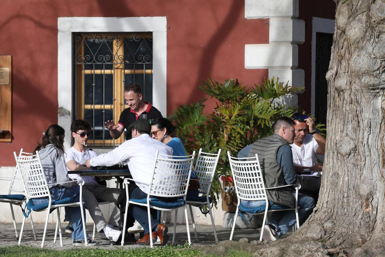 Sunčano poslijepodne u Šibeniku