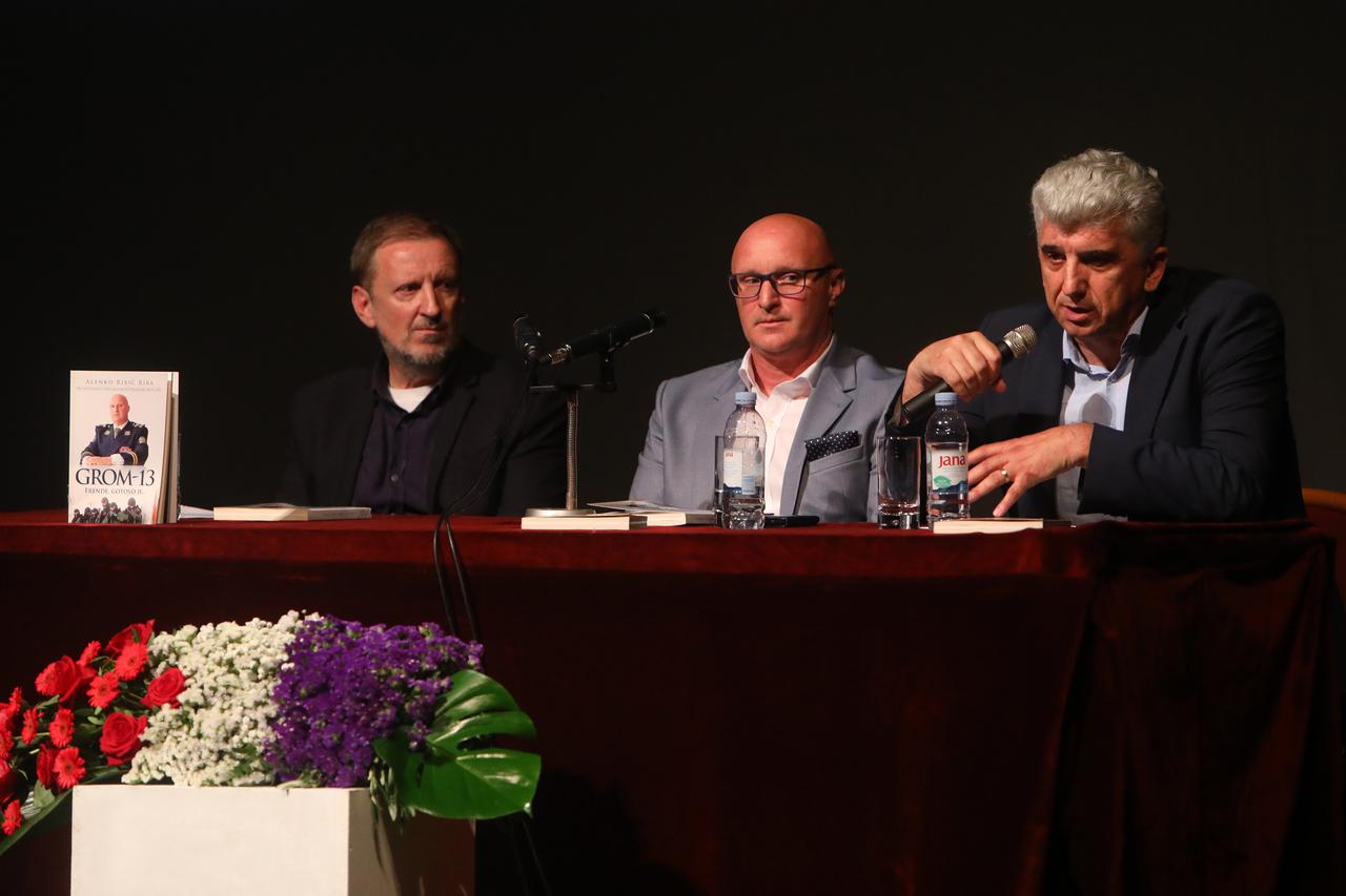 Karlovac: Promocija knjige "Grom 13, Frende gotovo je" autora Alenka Ribića