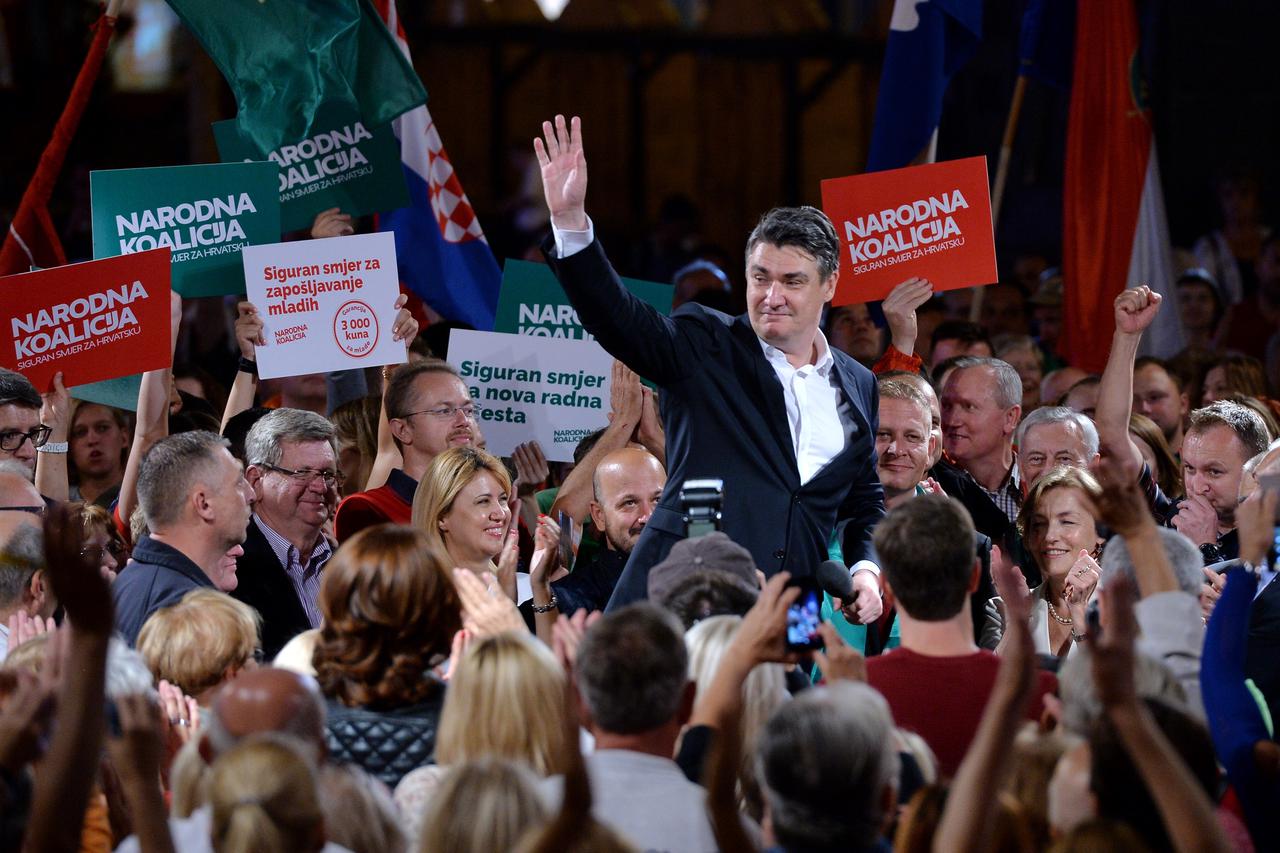 07.09.2016., Zagreb - Zavrsni skup Narodne koalicije na trgu bana Josipa Jelacica, Silvano Hrelja (HSU), Kreso Beljak (HSS), Vesna Pusic (HNS), Zoran Milanovic (SDP).  Photo: Marko Lukunic/PIXSELL