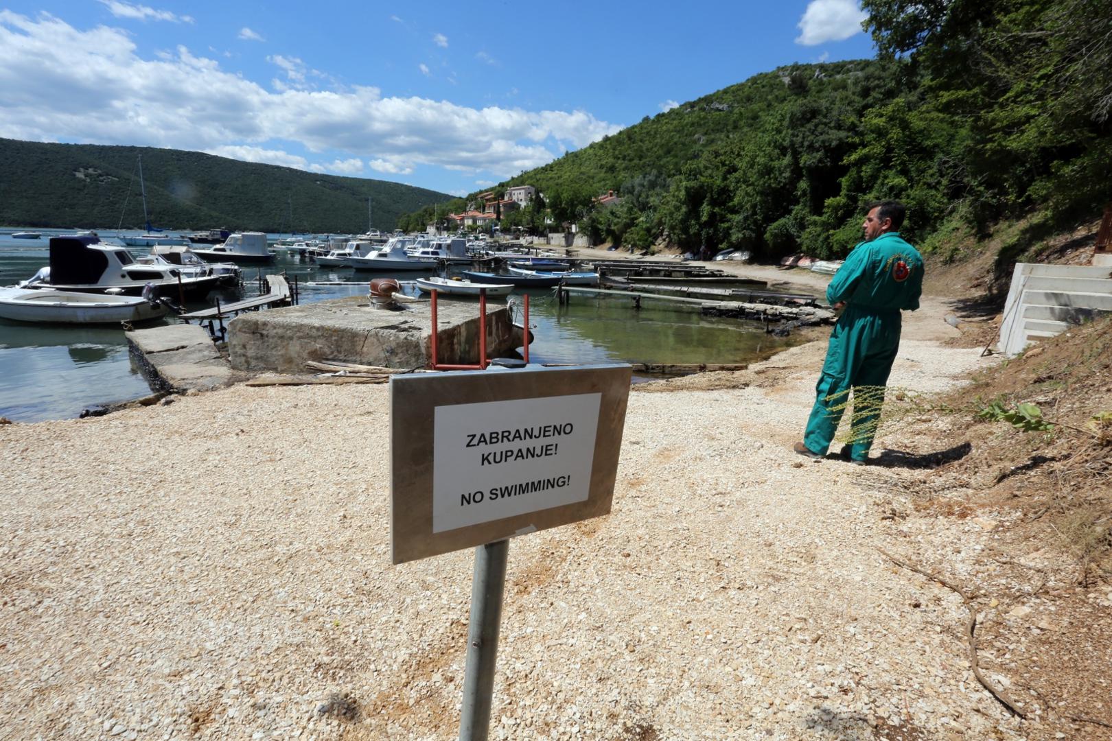 Akcija uklanjanja onečišćenja u zaljevu trajat će više dana.  