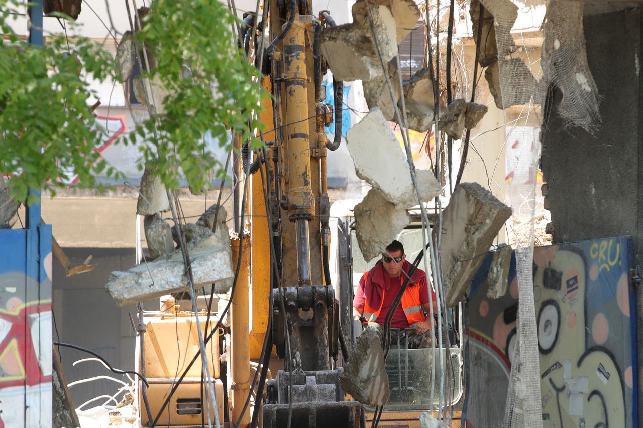Zagreb: Započelo je rušenje prednjeg dijela zgrade bivše tvornice Kamensko