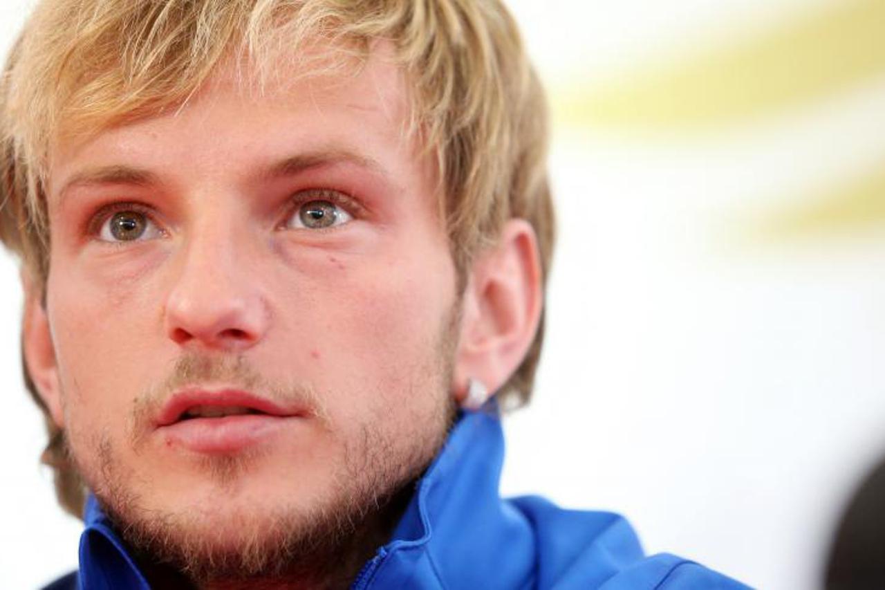 Štimac, Mandžukić, Rakitić (1)