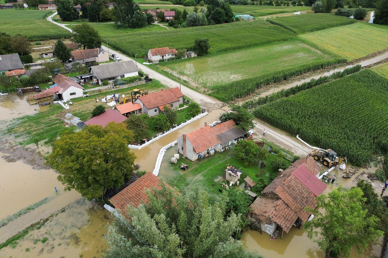 Pogled iz zraka na kuću kod Šoderice koju je odnijela bujica