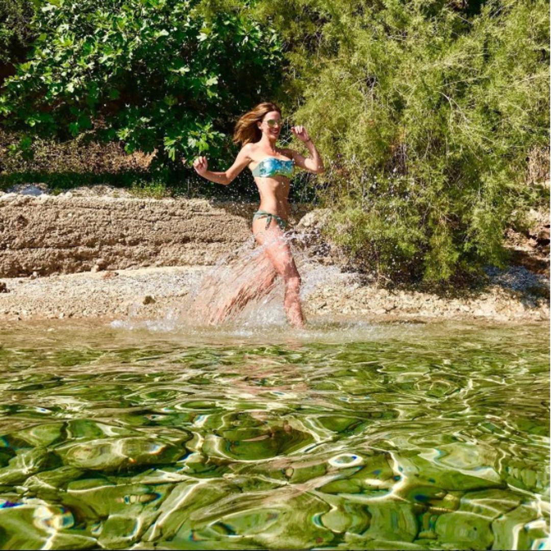 Glumica Bojana Gregorić Vejzović ove godine napunila je 45. godina, a u kupaćem kostimu izgleda poput manekenke. Bojana kaže da je kampanjac po pitanju vježbanja, a dobru liniju velikim dijelom duguje dobroj genetici. 