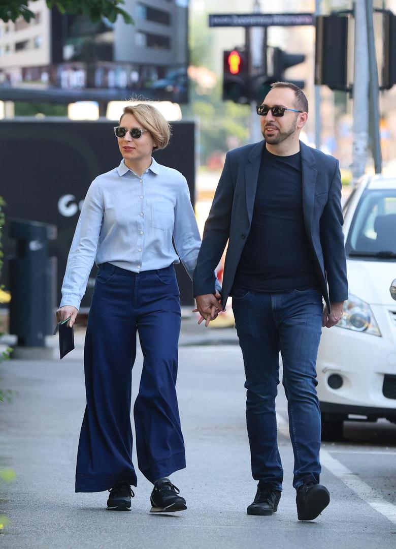 Gradonačelnik i prva dama upoznali su se 2008. godine preko zajedničkih prijatelja, a nakon zaruka 2015. godine u Lisabonu, vjenčali su se 2016. u kapelici na Sljemenu. Iako oboje uživaju u avanturama, jedan od najposebnijih trenutaka njihovog zajedničkog života bio je medeni mjesec koji su proveli u Nepalu.