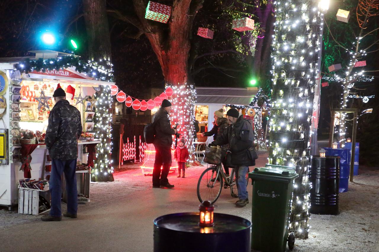 Karlovac: Gradonačelnik obišao karlovački Advent prije otvorenja