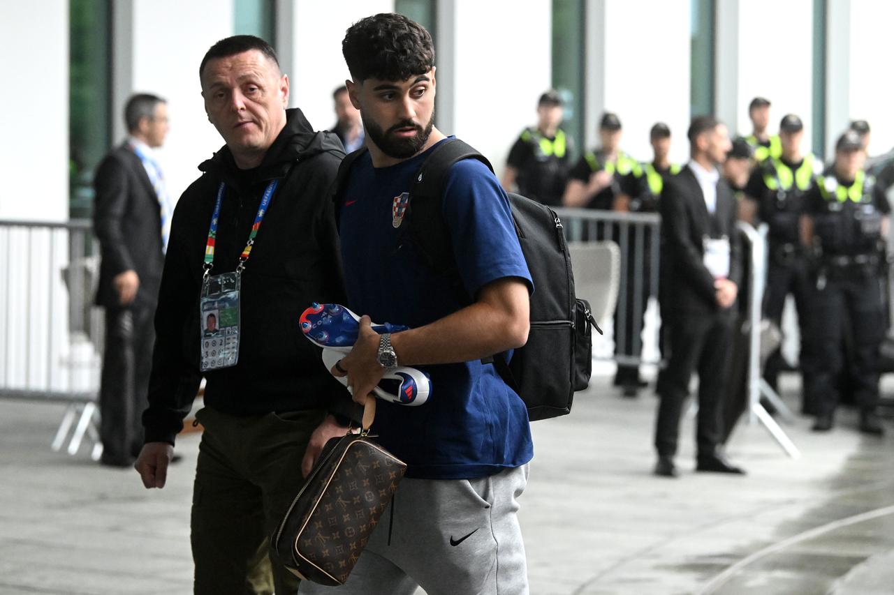 Hrvatski nogometni reprezentativci stigli u hotel u Hamburg