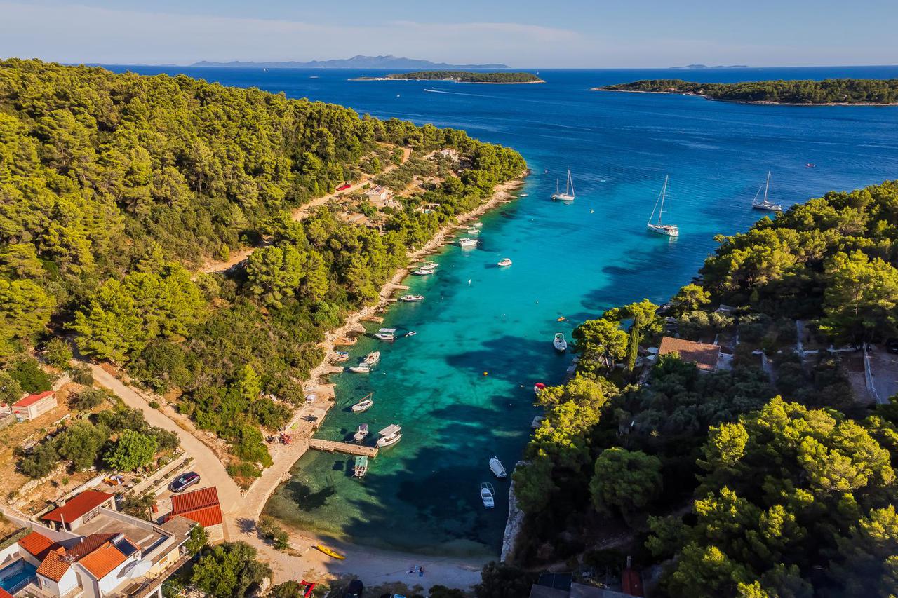 Uvala Slatina neotkriveni je raj za odmor u prirodi na Korčuli