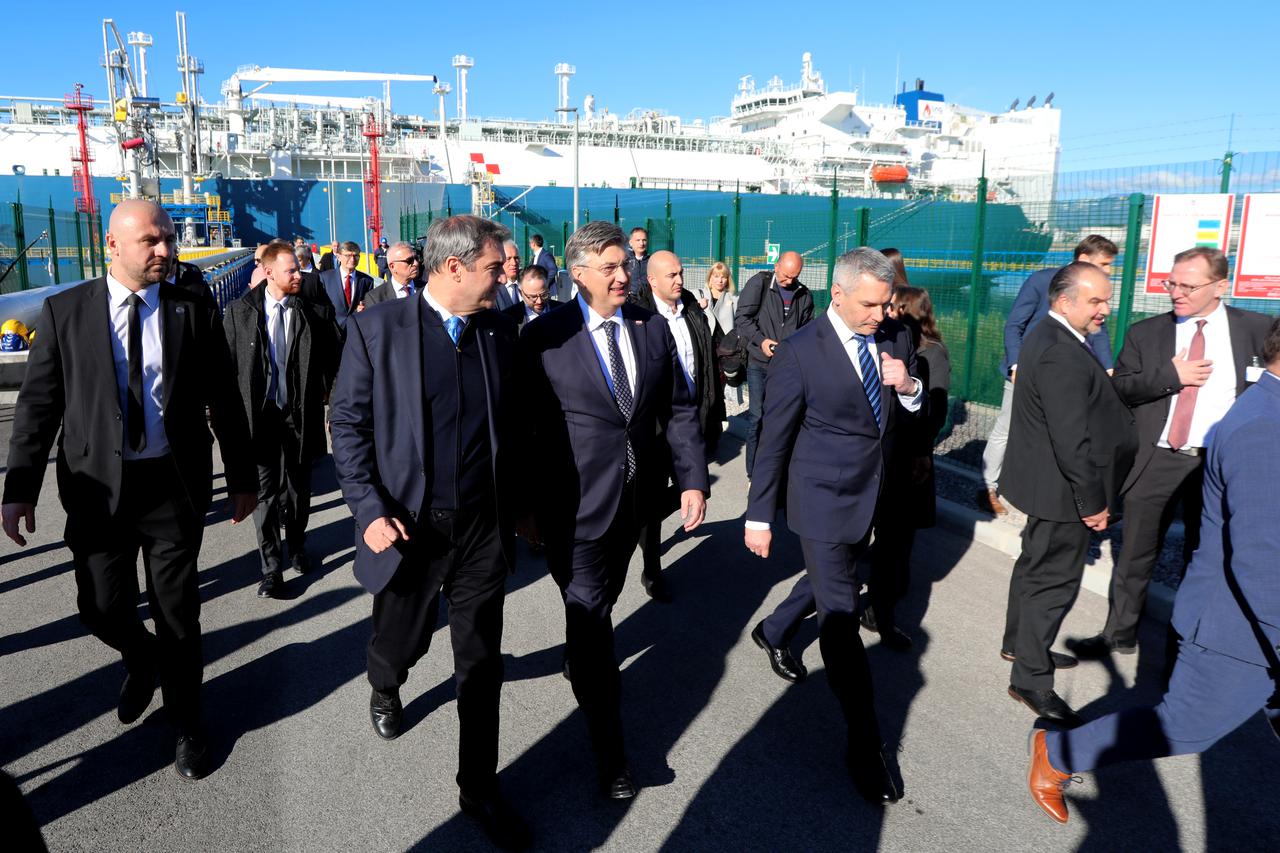Plenković u društvu Nehmmera i Soedera obišao LNG terminal na Krku
