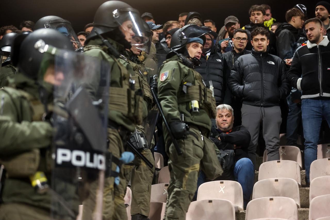 Tuzla: Policija na tribinama nakon susreta BiH i Rumunjske