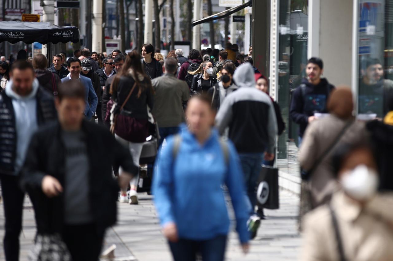Shops reopen after month-long lockdown in Vienna