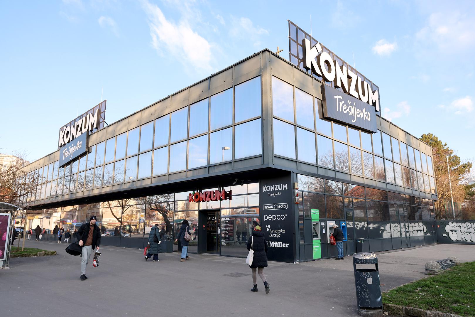 Jedna od popularnijih trgovina ona je na Trešnjevci, preko puta placa, a danas je to veliki Konzum. 
