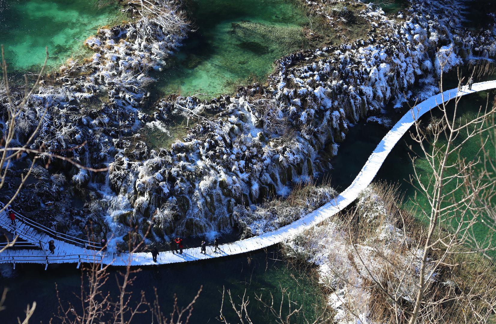 Nacionalni park Plitvička jezera prema svom redovnom cjeniku do 31. ožujka nudi posjetiteljima najpovoljniju cijenu ulaznica. Naime, cijena će za odrasle osobe biti 10 eura. 