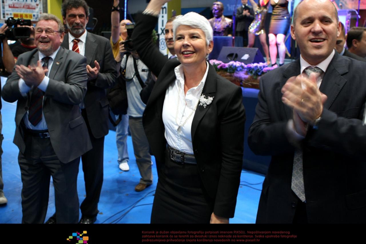 '05.10.2011,Osijek - U sportskoj dvorani Zrinjevac mladez HDZ-a organizirala je mini sabor cetvrte izborne jedinice na kojem je sudjelovala i premijerka.,Branko Bacic,Jadranka Kosor,Vladimir Seks Phot