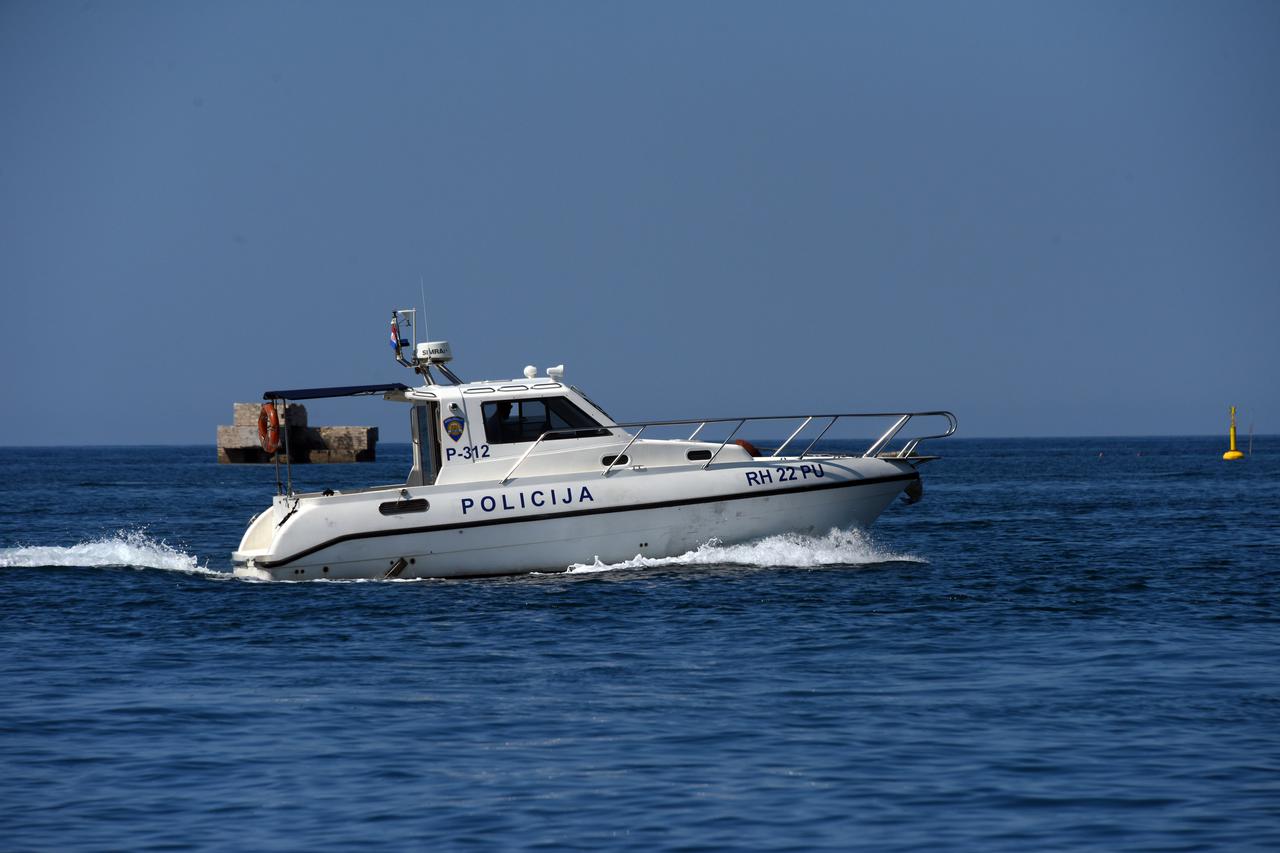 Pula: Gliser Pomorske policije Pulla.