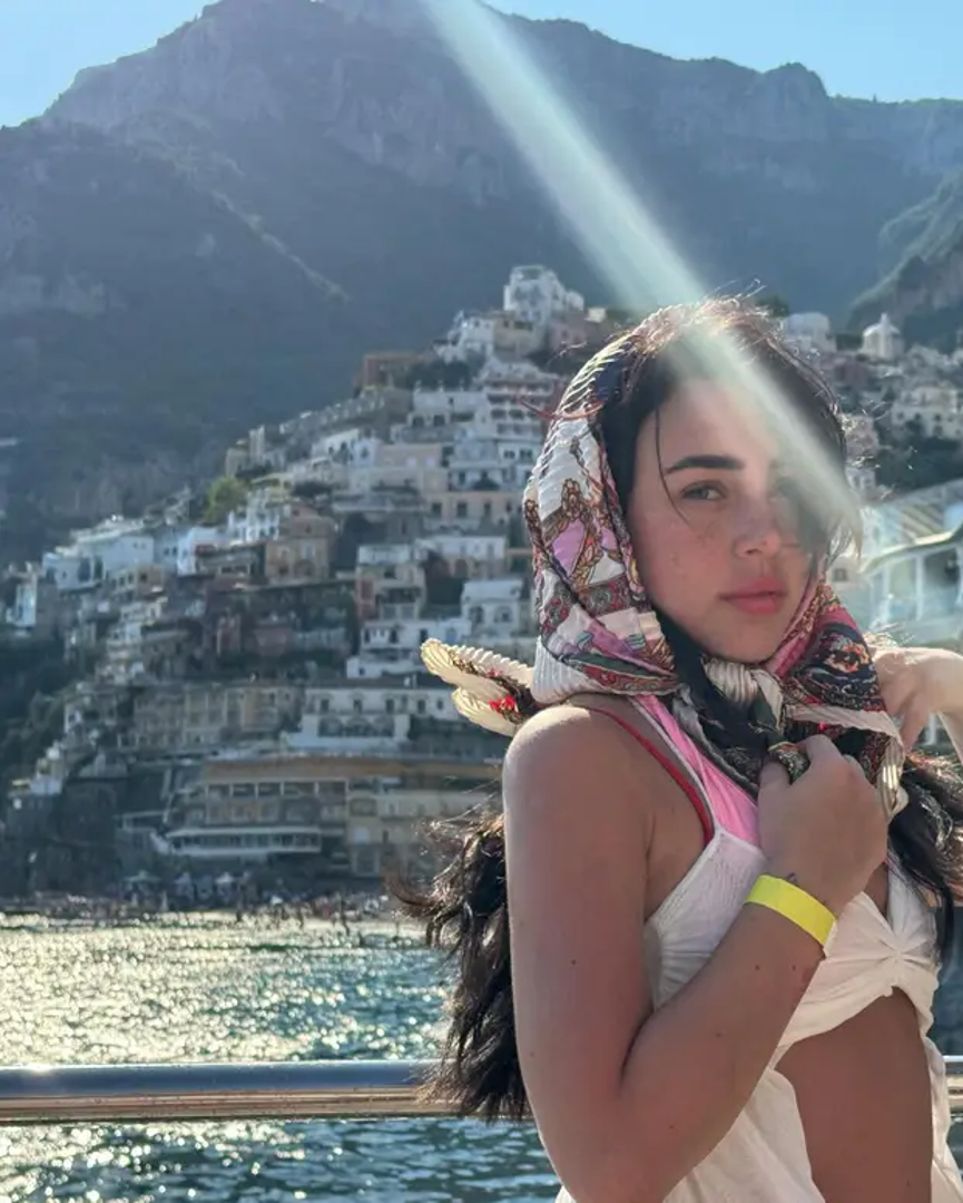 Španjolski mediji brzo su plasirali priču o prevari, a u središtu skandala našao se 16-godišnji Franco Mastantuono, nova nada Real Madrida, s kojim je navodno započela vezu.