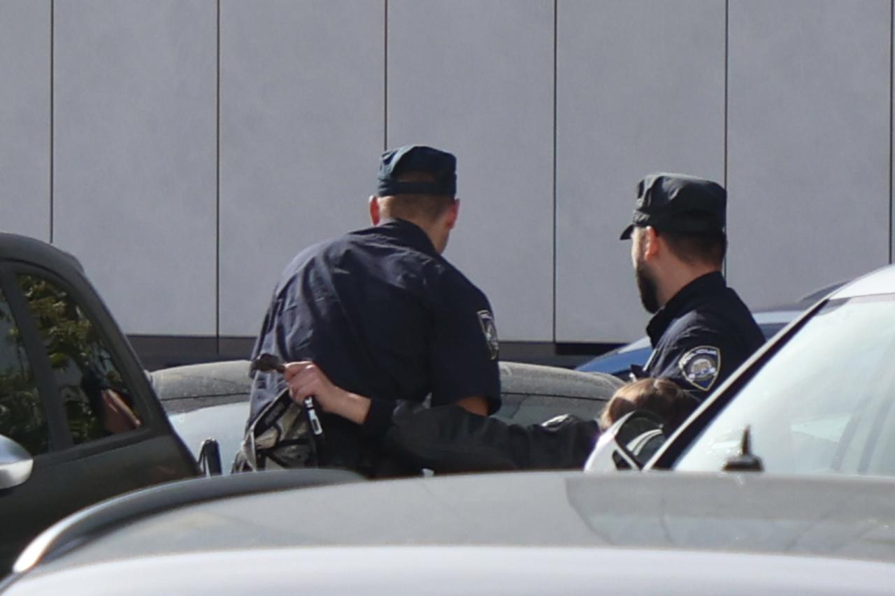 Split: Policajci u rukama pred zgradom suda odnijeli  Stanislava Zavadlava