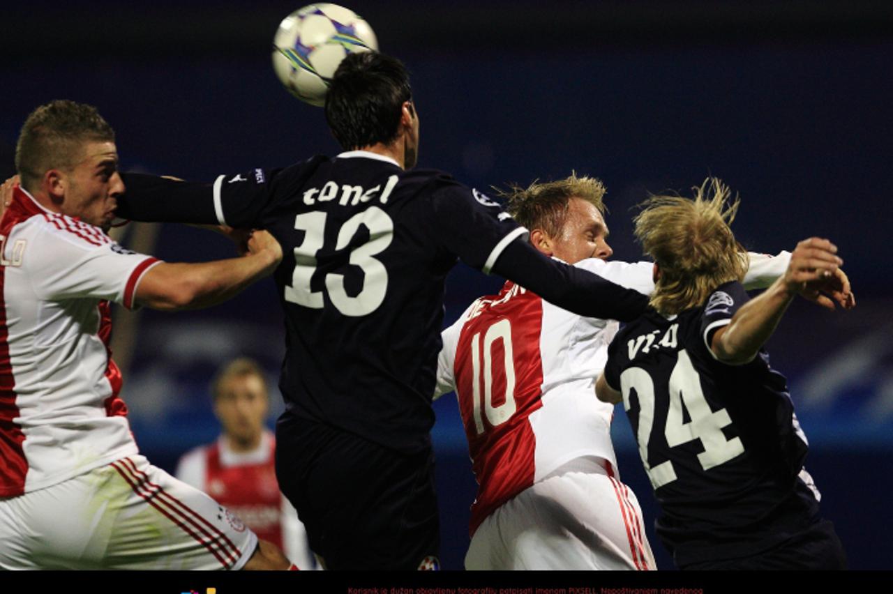 '18.10.2011., Maksimir, Zagreb - Nogometna utakmica 3. kola skupine D Lige prvaka, GNK Dinamo - Ajax. Tonel, Siem de Jong, Domagoj Vida Photo: Zeljko Hladika/PIXSELL'