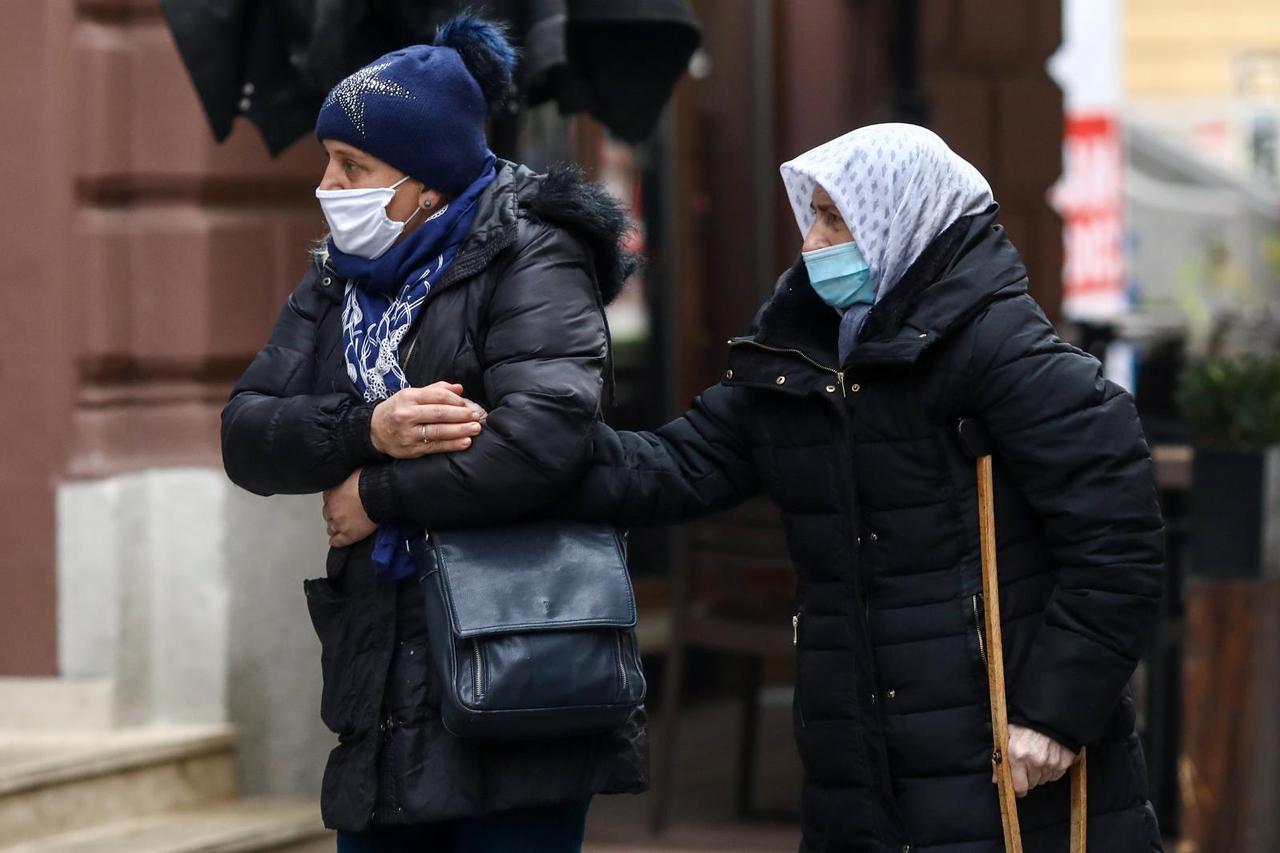 Građani Sarajeva i na ulicama nose zaštitne maske