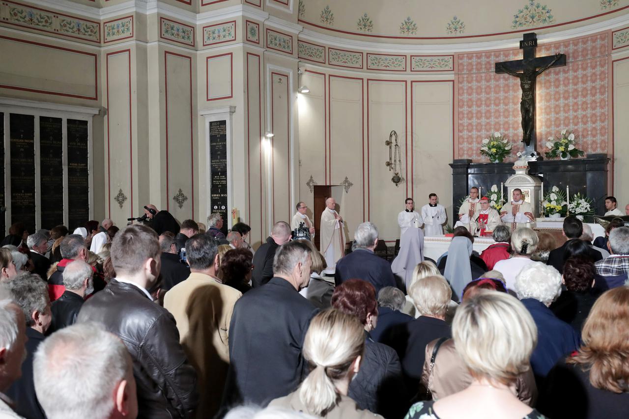 Kardinal Bozanić predvodio svetu misu povodom blagdana Svih svetih