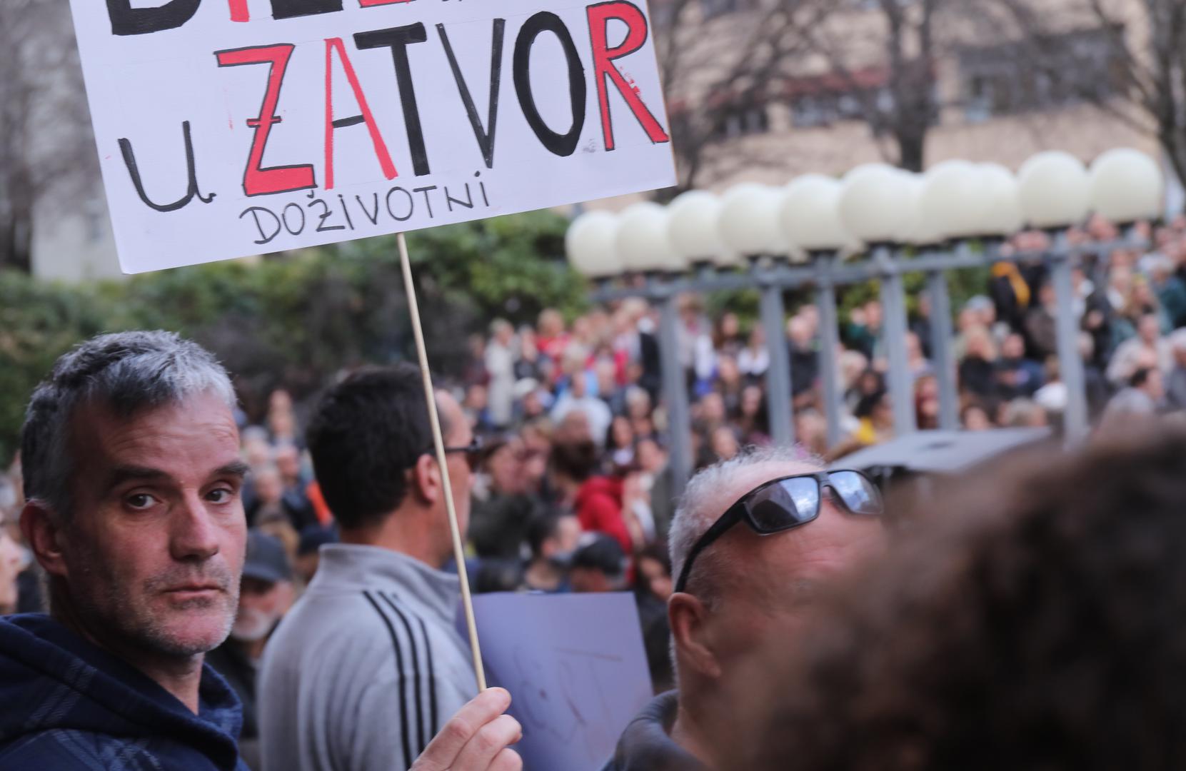 28.02.2024., Split - ispred Zupanijskog suda u Splitu odrzan je mirni prosvjed 'danas Luka, sutra JA' u cast tragicno preminulom 22-godisnjem Luki Bancicu. Photo: Ivo Cagalj/PIXSELL Photo: Ivo Cagalj/PIXSELL