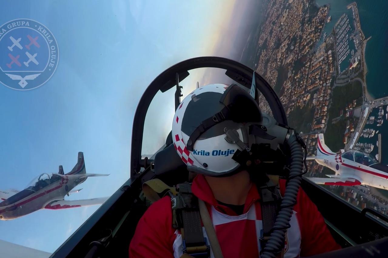 Pozdravni prelet Krila Oluje u Zadru