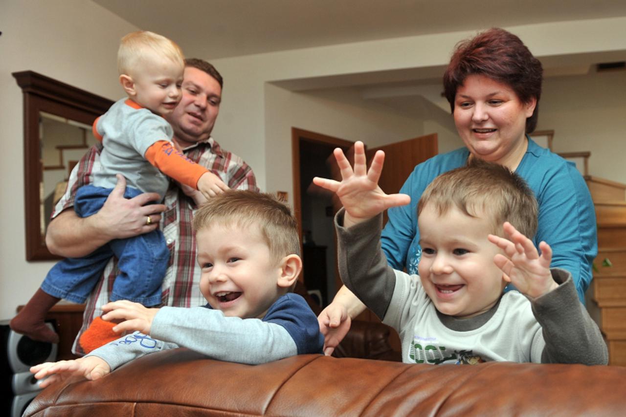 \'29.03.2011. Biljevec, Marusevec, Anita i Stjepan Bahun nakon sto nisu mogli postati bioloski roditelji posvojili su trojke Jana, Filipa i Frana Photo: Marko Jurinec/PIXSELL\'