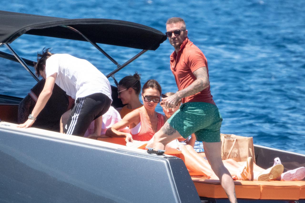 EKSKLUZIVNE FOTOGRAFIJE David Beckham veselo fotografirao Victoriu i djecu na odmoru u Hrvatskoj