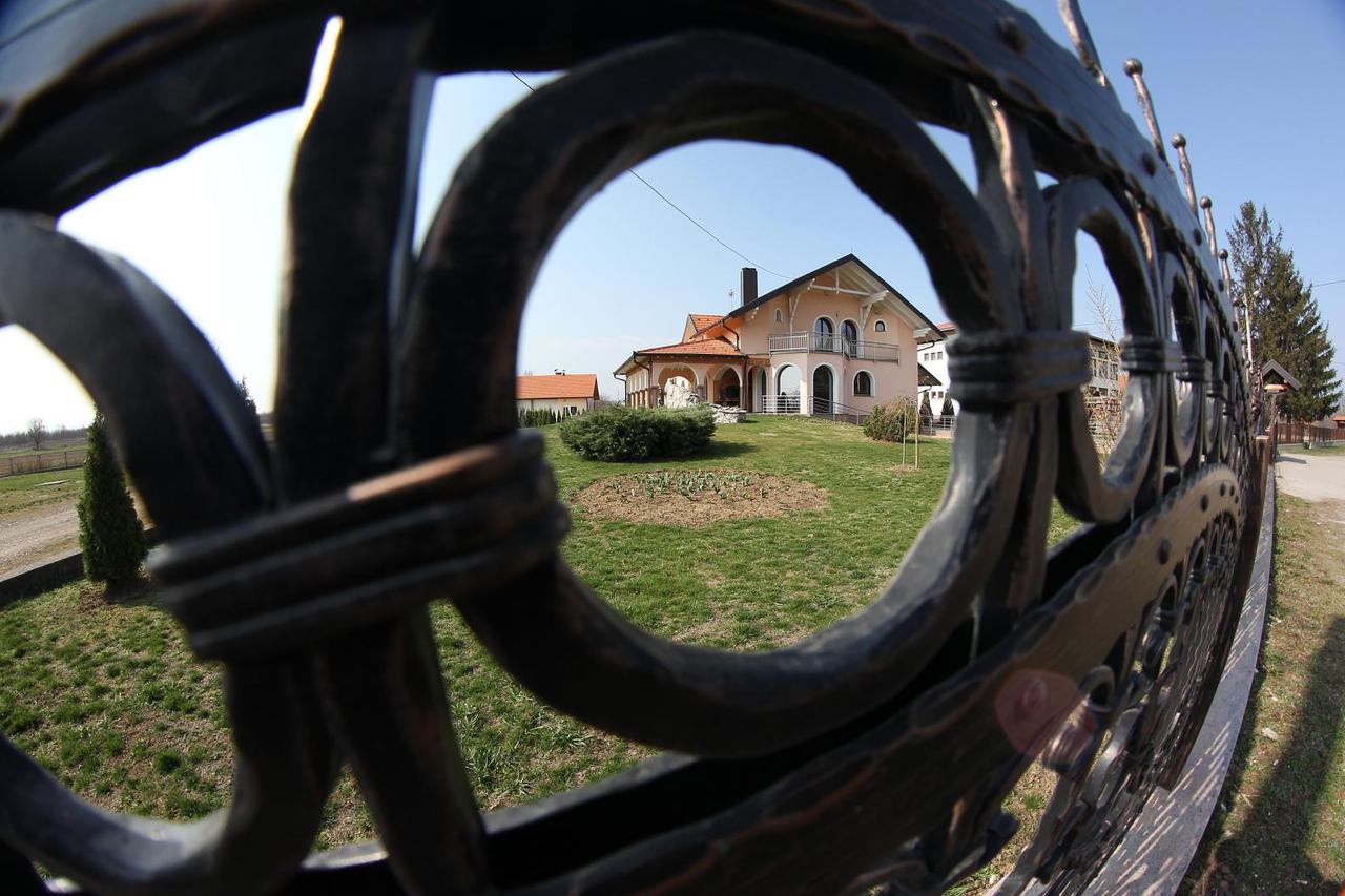 Čardak: Selo u kojem živi Zvonko Šendulović