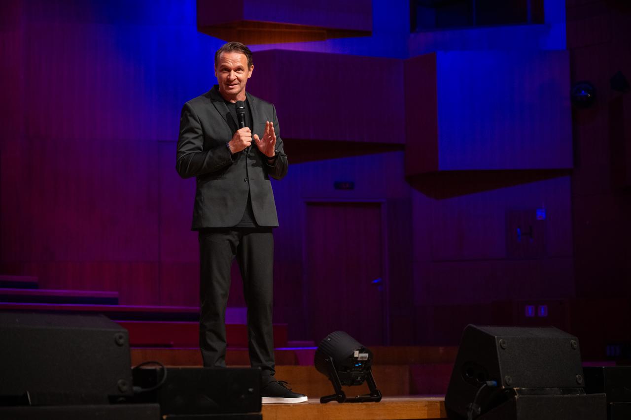 Zagreb: Nastup Enisa Bešlagića u monodrami "Da sam ja neko"