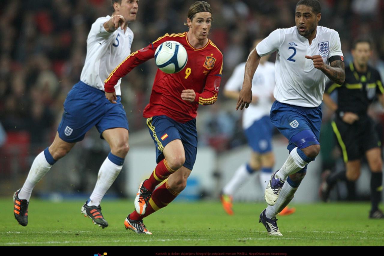 \'Spain\'s Fernando Torres (centre) in action with England\'s Glen Johnson (right) Photo: Press Association/Pixsell\'