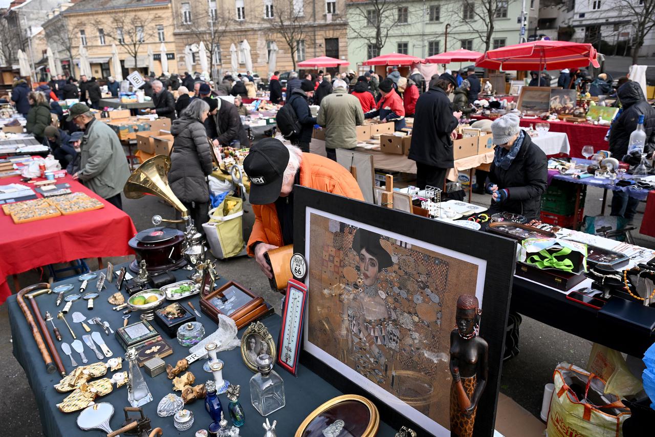 Zagreb: Tradicionalni sajam antikviteta na Britanskom trgu