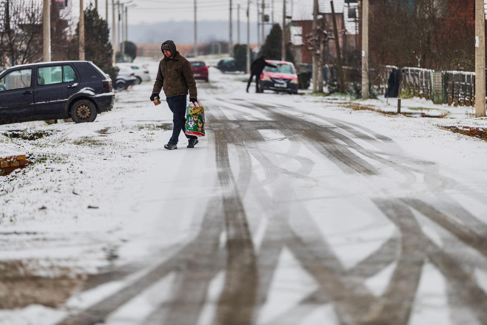 Vjetar će biti umjeren sjeveroistočni, na istoku sjeverozapadni, mjestimice s jakim udarima.