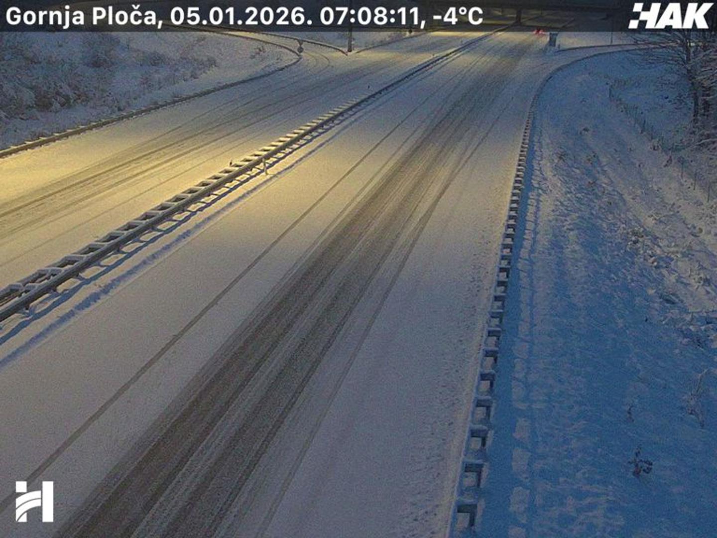 Zbog zimskih uvjeta zabrana je prometa za kamione s prikolicama i tegljače s poluprikolicama i vozila bez propisne zimske opreme na cestama DC1 Budačka Rijeka-Vaganac-Gračac-Knin, DC23 Senj-Žuta Lokva, DC25 Korenica-Lički Osik-Karlobag, DC27 Gračac-Zaton Obrovački-Karin, DC42 Munjava-Grabovac (u mjestu Poljanak), DC50 Gospić-Sveti Rok-Gračac, DC52 Špilnik-Korenica, DC217 Ličko Petrovo selo-GP Ličko Petrovo Selo, DC218 Bjelopolje-Donji Lapac-Užljebić, DC429 Selište Drežničko (g.ž.KA)-Prijeboj (DC1) i DC522 čvor Udbina (DC1)-čvor Gornja Ploča (A1).