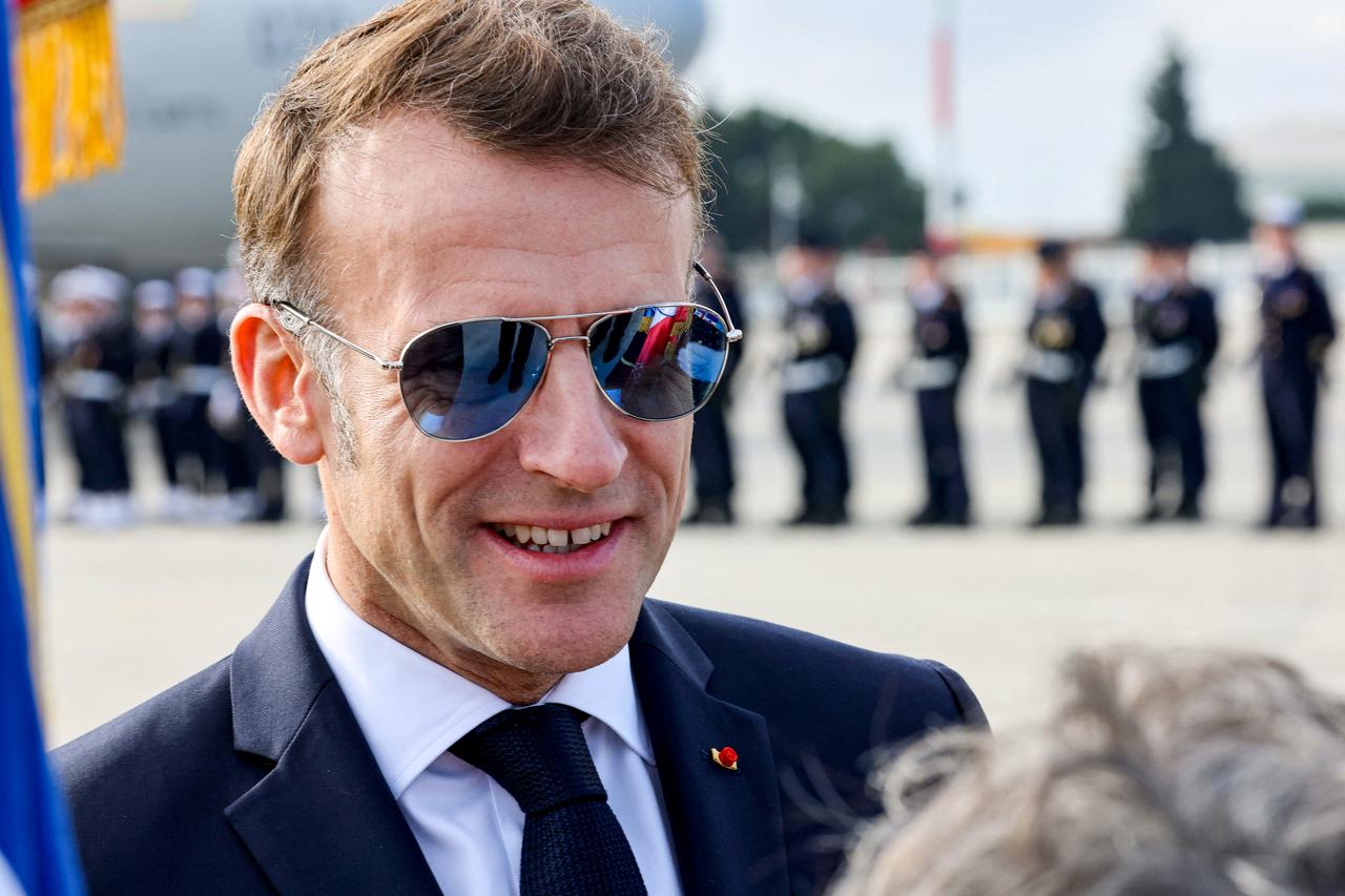 Le président de la République française Emmanuel Macron présente ses vœux aux armées françaises depuis la base aérienne de la ville stratégique d'Istres, dans les Bouches-du-Rhône