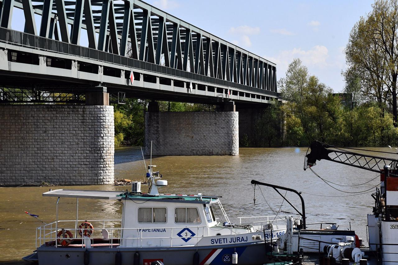 Slavonski Brod: Vodostaj rijeke Save i dalje je u porastu.