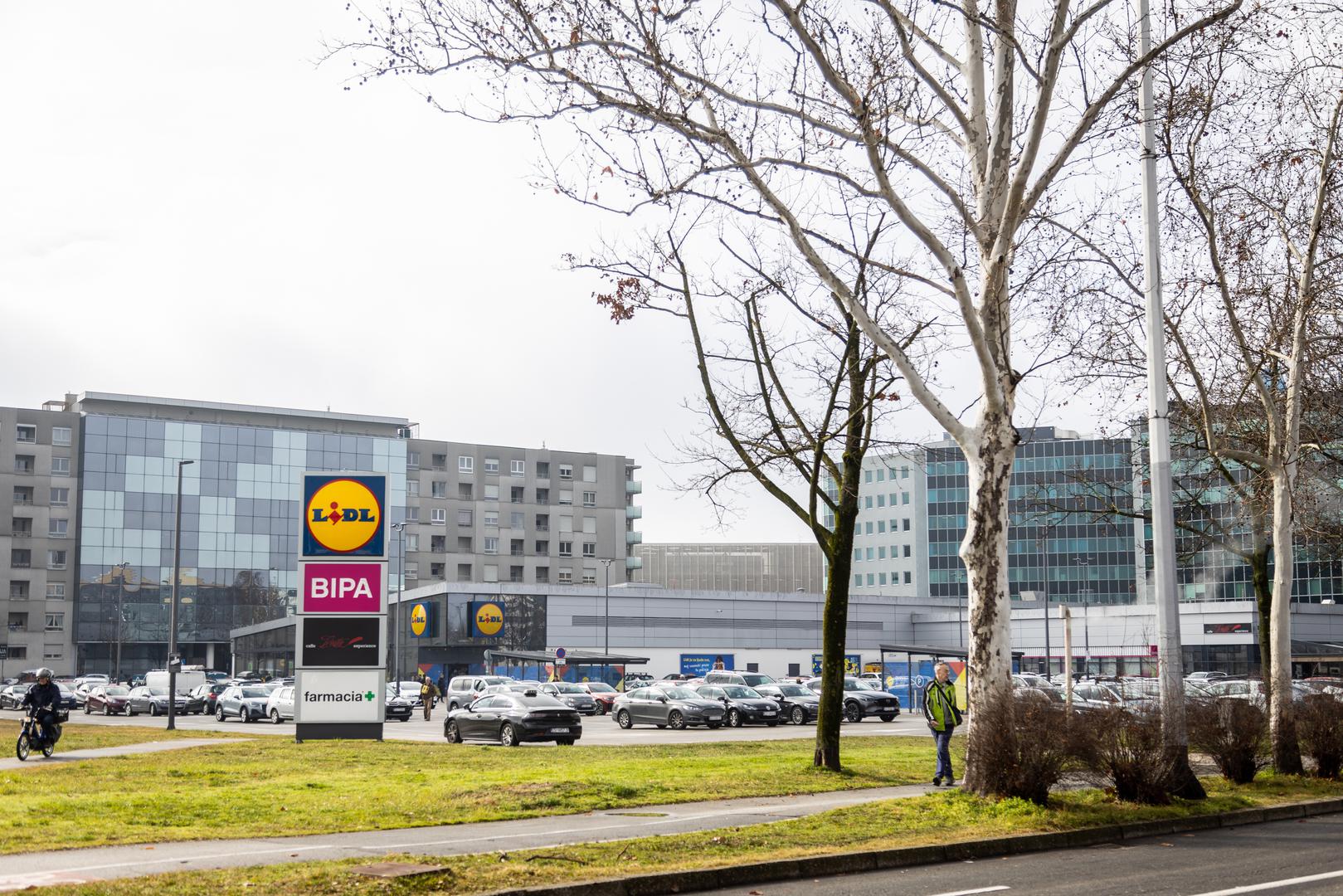 Puna parkirališta, vrećice i parkinzi