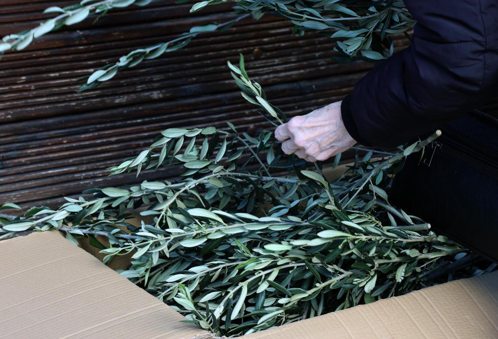 Antropolozi objašnjavaju da je simbolika cvijeća velika, a poglavito u vodi. Jedna od poruka jest da valja oprati dušu u anđeoskoj vodi i cvijeću te slaviti Uskrs. 