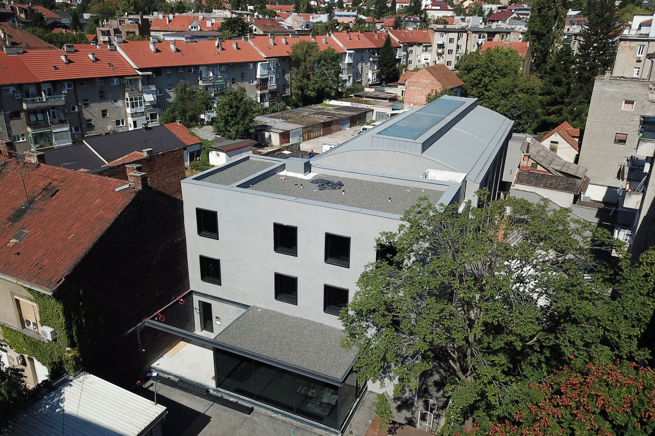 Na Kvatriću - Objekt izgrađen 1939. godine od lani im je studio