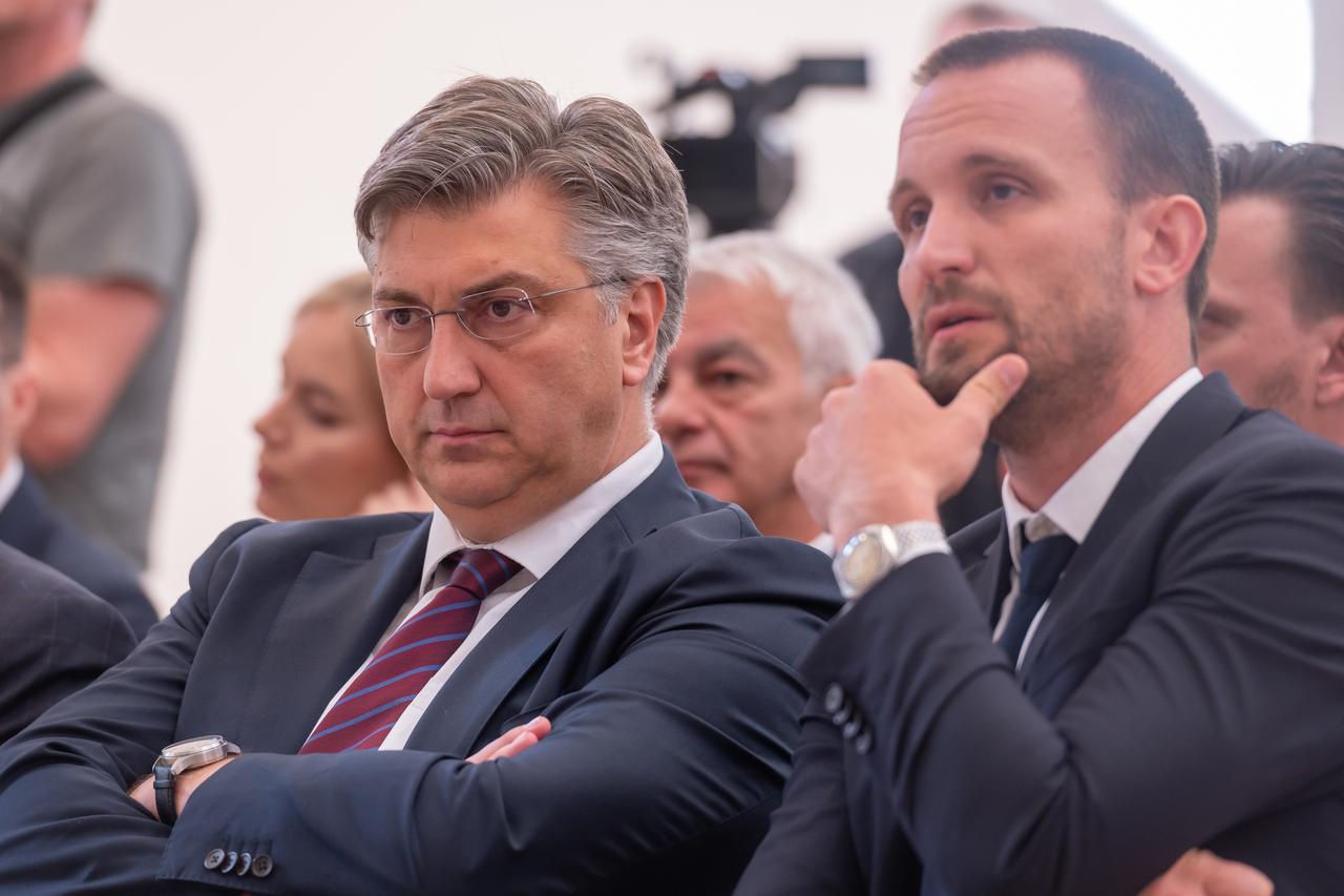 Zadar: Premijer Plenković sudjelovao je na uručenju Sporazuma i Ugovora za program razvoja otoka