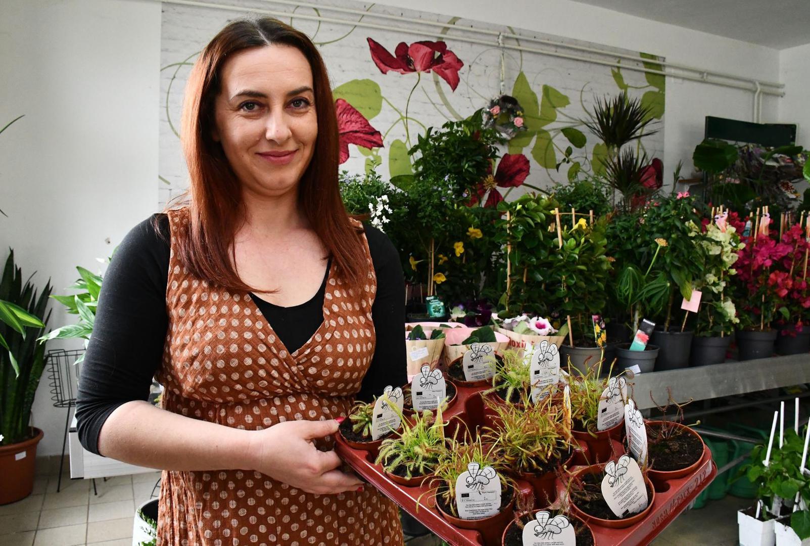 17.04.2021.,Pozega -  Martina Vukoja iz OPG Vukoja, bivsa je vojnikinja koja je vojnicke cizme i pusku zamijenila gumenim cizmama i stihacom i sada se bavi uzgojem sadnica, cvijeca i ukrasnog bilja.
Photo: Ivica Galovic/PIXSELL