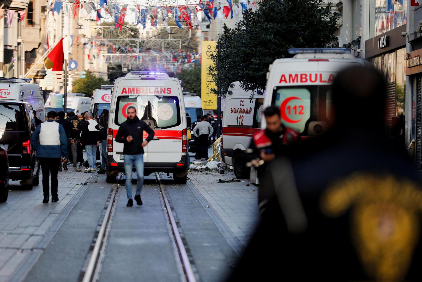 View of ambulances and police at the scene after an explosion on busy pedestrian Istiklal street in Istanbul, Turkey, November 13, 2022. REUTERS/Kemal Aslan Photo: KEMAL ASLAN/REUTERS