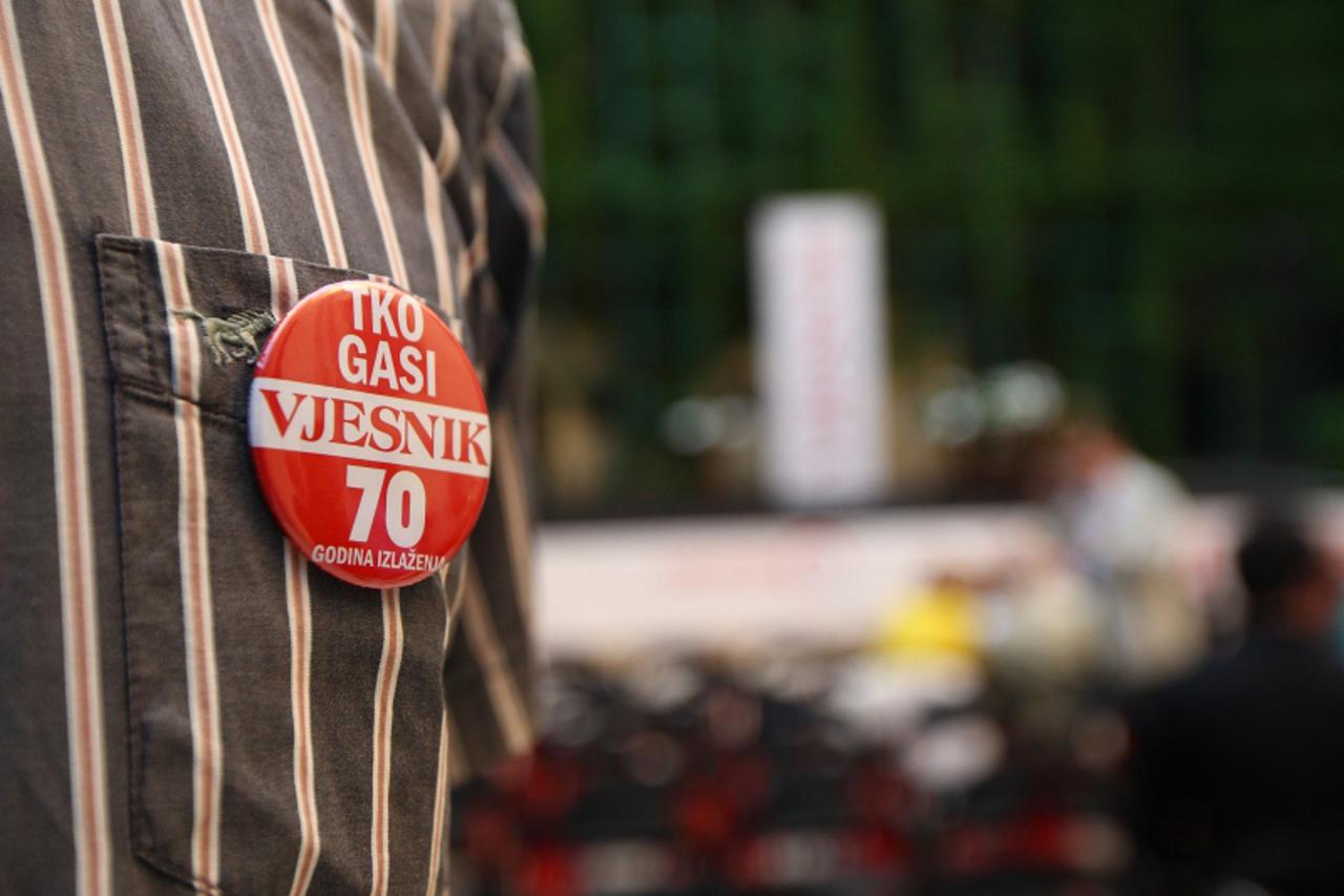 \'29.06.2010., Muzej za umjetnost i obrt, Zagreb - 45. svecana dodjela Vjesnikovih nagrada za postignuca u umjetnosti, u prostorima Muzeja za umjetnost i obrt.Novinari Vjesnika nosili su bedz sa poruk