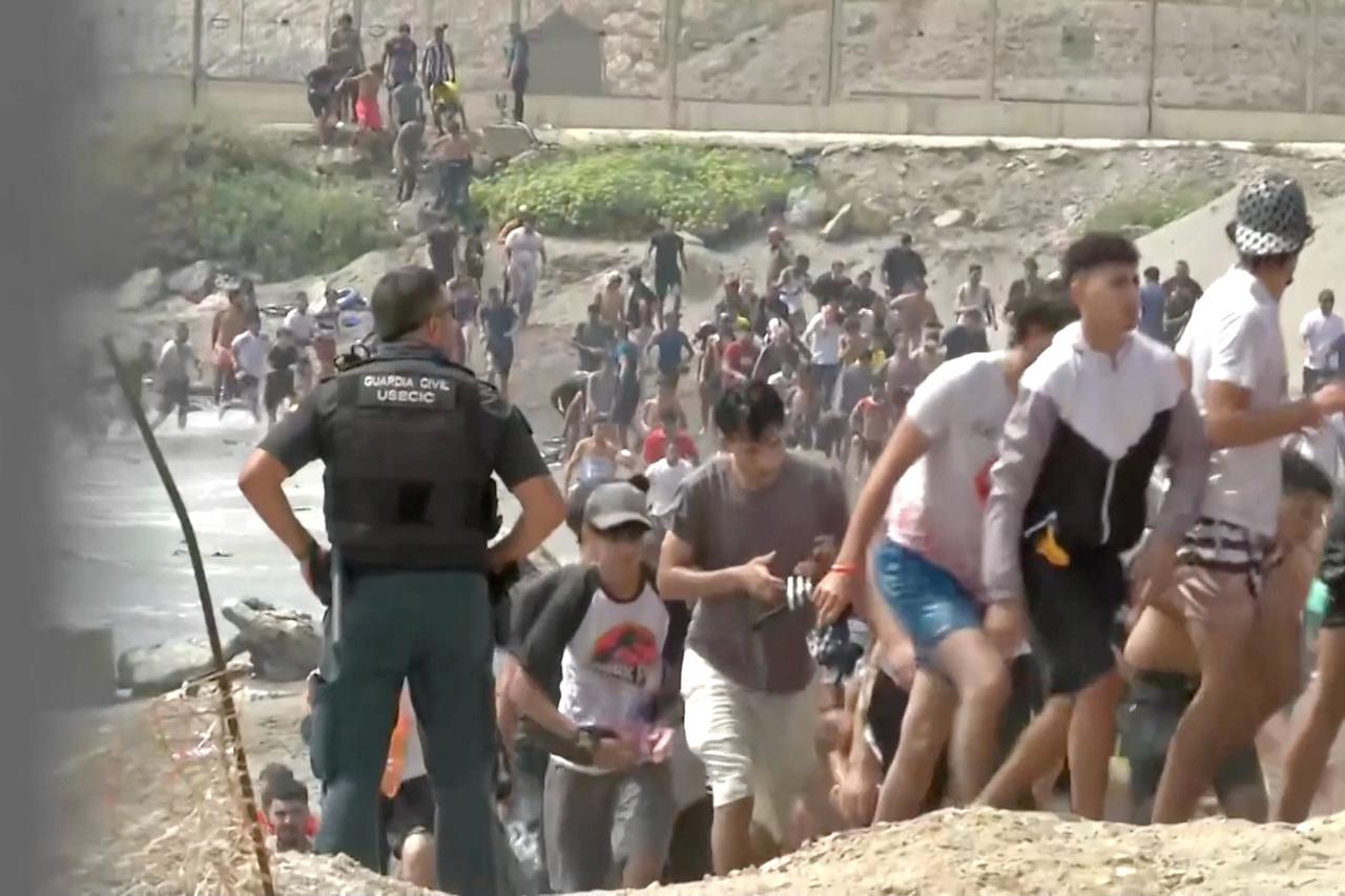 Migrants swim to Spain's Ceuta in mass border crossing