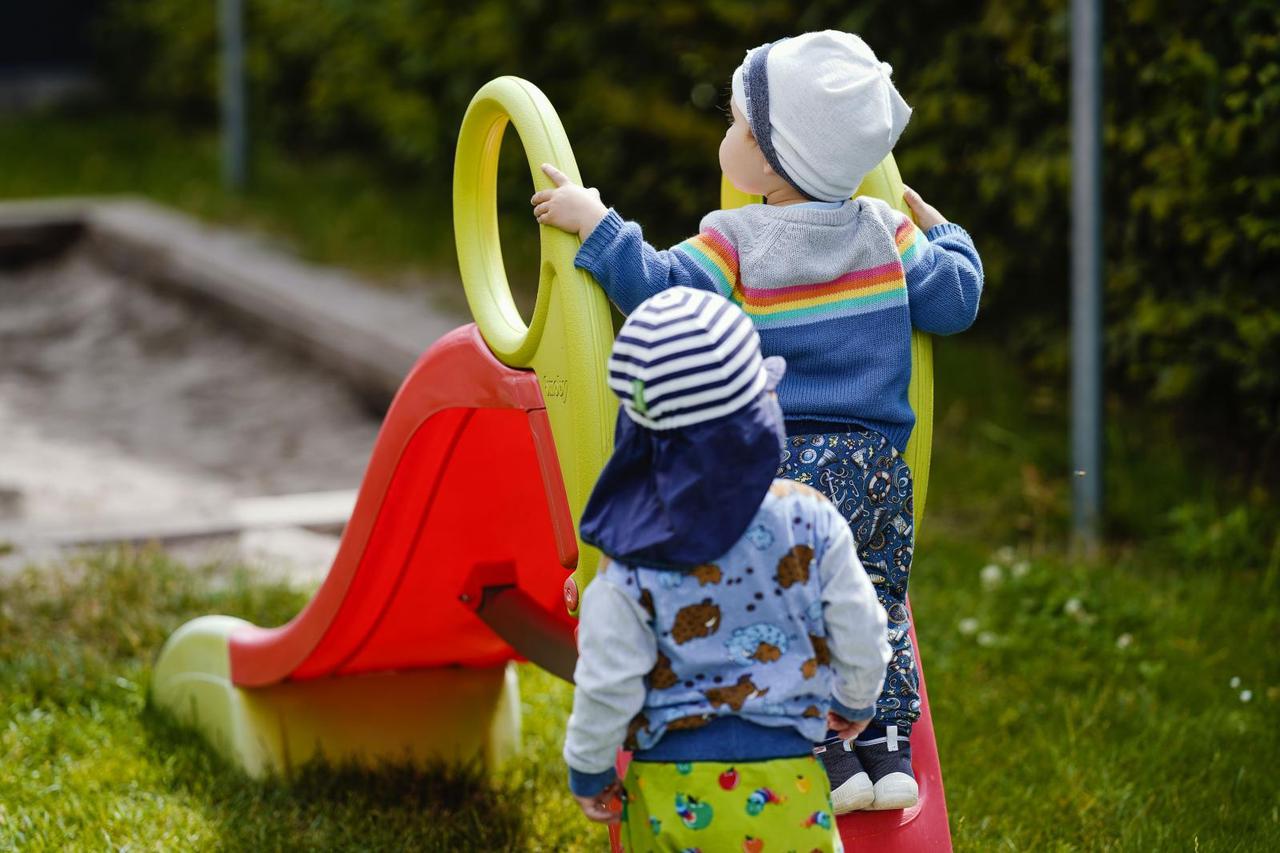 Kitas and primary schools open completely