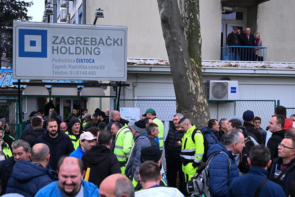 Zagreb: Prosvjed radnika Čistoće koji su nezadovoljni svojim primanjima