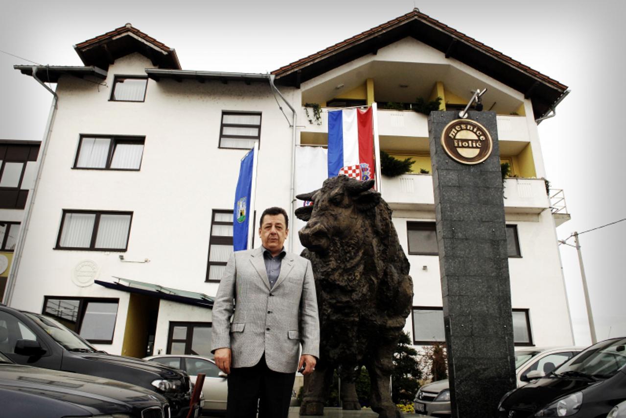 'plus...zagreb...11.04.2008.  hrasce, mala mlaka, stjepan fiolic, skulpture, slike, umjetnine,  foto: Goran Stanzl '