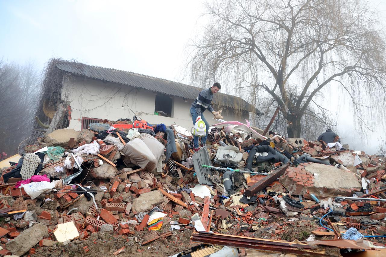 Posljedice potresa u selu Majska Poljana
